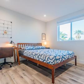 Private Room and Ensuite Bath in Prime Harbor City - YHA1