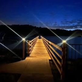 Boat Dock - Lake Front - 2 Hot Tubs - Sleeps 23, hotel in Bass Lake