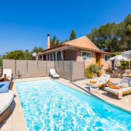 Dimitris Cottage, hotel a Apergátika