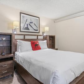 Lift House Lodge, Remodeled Downtown Lionshead Studio Condo, hotel in Vail