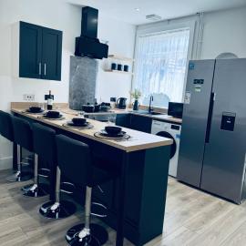 Sterling House - by Eazystays, hotelli kohteessa Crewe