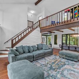 Poconos Retreat | Hot Tub, Games & King Suite