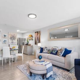 Near Downtown & Airport Stylish 3BR Retreat