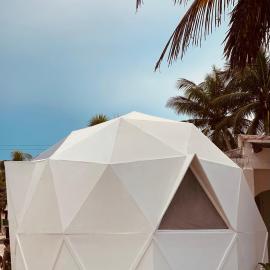 Frequency Beachfront Domes El Cuyo, hotel a El Cuyo