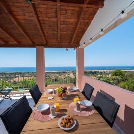 Villa Thea Ferienhaus mit Meerblick auf Kefalonia، فندق في Sarlata