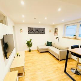 1,5-Zimmer, Top ausgestattet, 4 Pers, Souterrain, Self Check-in, Parkplatz, Netflix & Amazon Prime, hotell i Flintsbach