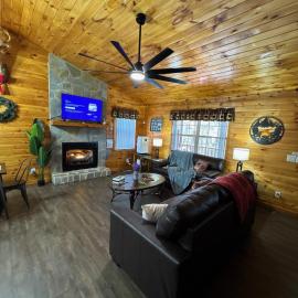 Hillside Hideaway Cabin, хотел в Блеърсвил