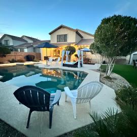 Desert Oasis 4BD 3BA, Lux Resort Pool in Mesa, AZ, хотел в Меса