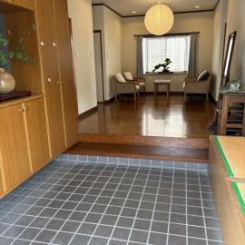 Big house right by 1st temple with 3 bed rooms, hotel Narutóban