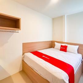 RedDoorz near Exit Toll PIK 2, hotel 