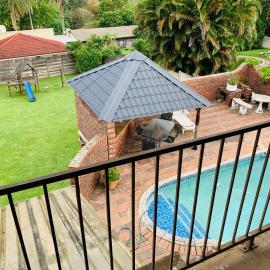Ezendalo Guest House, hotel in Pinetown
