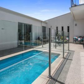 Coastal Retreat - solar swim spa, 400m to beach
