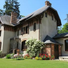 Le Manoir sur la Roche, 74, impasse du manoir, 71520 Navour sur Grosne D121, hotel i Clermain
