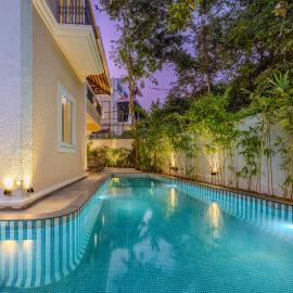 Casa Zyra by ELIVAAS 4-BHK Pet-friendly villa with Private Pool and Lift Close to Assagao, khách sạn ở Mapusa
