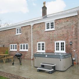 Chestnut Cottage - E5625