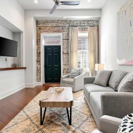King Street Condo - Endless Outdoor Space, hotel i Charleston