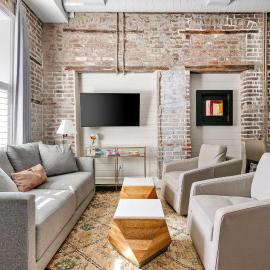 Condo on King Street - Rooftop & Terrace, hotel a Charleston