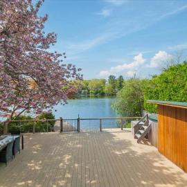 Cherry Blossom Lake House, hotel in Lake Peekskill