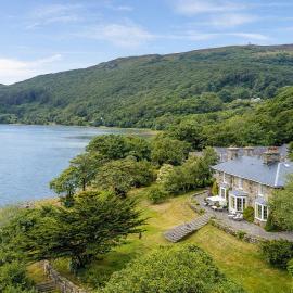 Glandwr hall - 6 Bed - Magnificent Country House with Indoor Swimming Pool & Jacuzzi