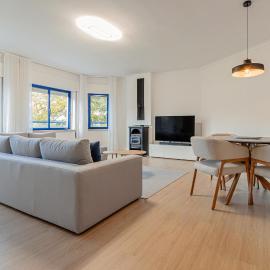 Marisol, Spacious T2 with AC near golf, Aroeira, Caparica, hotel en Charneca