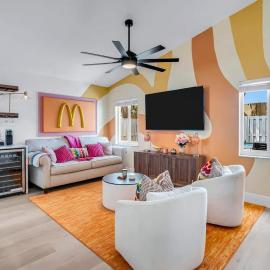 Designer Stylish Villa by Sawgrass with Hot Tub and Arcade Games, hotel Sunrise-ban