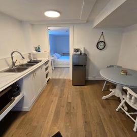 Private 2-Bedroom Minutes From Trent University, hotel em Peterborough