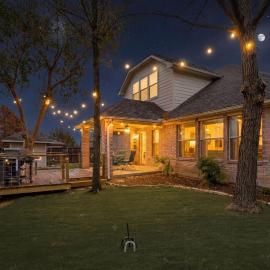 Ultimate 4BR Family Retreat GameRm Arcade Lighted Yard Deck & Grill!، فندق في ألين