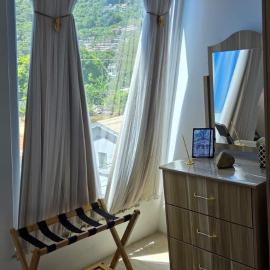 Martha's House Tesla, hotel v destinaci Soufriere