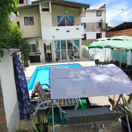 Casa con pisina de 3 habitaciones en Andes 15 mtos jardín, hotel in Los Andes