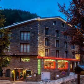 Hotel Montané, хотел в Аринсал