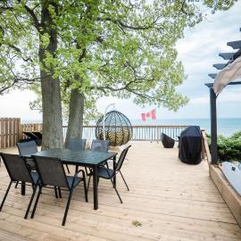 Beach Front Family Cottage Ping Pong & Karaoke