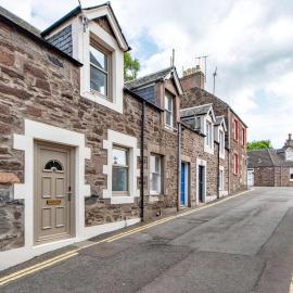 Meadow Hill Cottage with Private Garden, Crieff, hotell sihtkohas Crieff