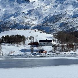 Cozy home near Tromsø close to the sea and mountain's
