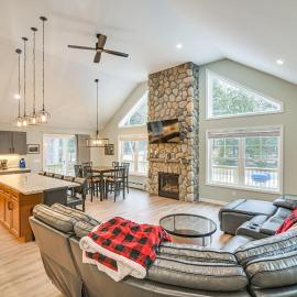 Ski, Swim, Kayak, Fish & Boat! Fam Bridgton Home, hotell i Bridgton