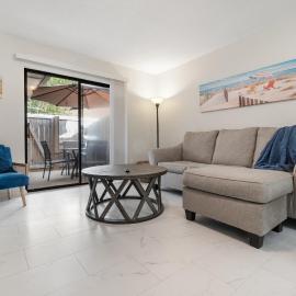 2BR King, Dog Friendly, Fenced Yard Access, Private Patio, Near Beaches