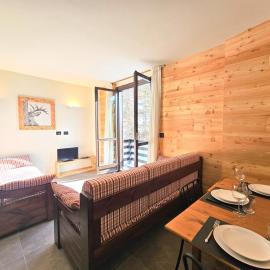 Moda Apartments Cimaboschi, hotel din Sestriere