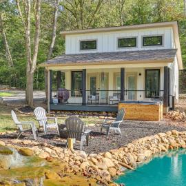 ‘Whitewood’ w/ Hot Tub: Peaceful Wildwood Retreat, hotel a Wildwood