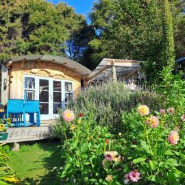Delightful Dolphin 'Lodge', Hotel in Akaroa