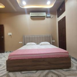 Manu Home Stay، فندق في Chhatikara