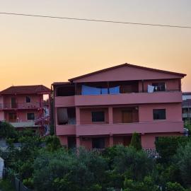 Tirana 2BR Apartment with Veranda & Garden, hotel in Kamëz