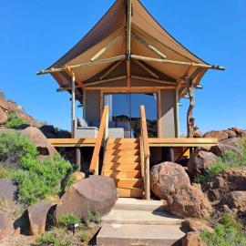 Wolwekuil Eco Glamping, hotel sa Philipstown