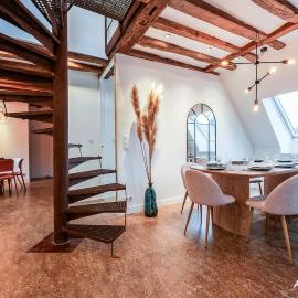 Grand duplex design 150m2 en plein cœur de Tours, proche gare, vue sur cathédrale