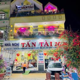 Nhà Nghỉ Tấn Tài - Gần Miếu Bà Chúa Xứ Núi Sam, hotel in Ấp Vĩnh Ðông