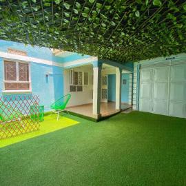 Beautiful Spaces Haven a 3 bedroomed stand alone, hotel a Kira