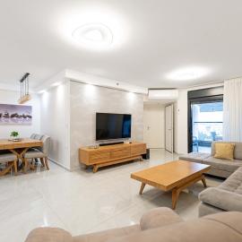 Spacious Family Luxury Getaway by Torohome，阿什杜德的飯店