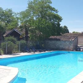 Mirabel #2, Maisonette, terrace and pool access, hotel in Grospierres