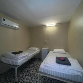 KiKi HOSTEL