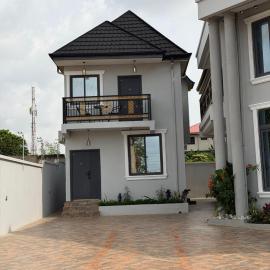 Stylish Apartment by Gyamfi