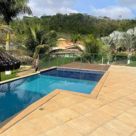 High Standard Farm with Swimming Pool, Soccer Field, hotel a Ubá