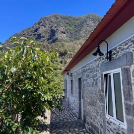 Casa Duque in Santana with AC and heating, hotel in Santana